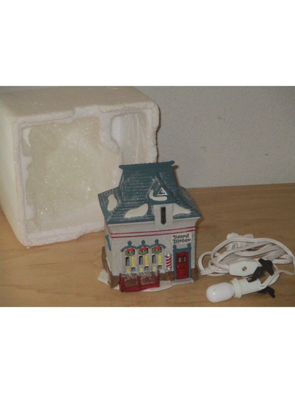 Dept 56 North Pole Heritage Series "Beard Barber Shop" #5634 with Lights Tested
